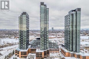 1 Quarrington Lane in North York, ON - Building Photo