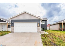 6718 68th St S in Horace, ND - Building Photo