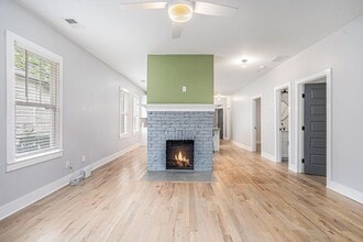 218 Laurel Ave SW in Atlanta, GA - Foto de edificio - Building Photo
