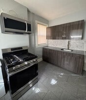 301 Dover St in Bridgeport, CT - Building Photo