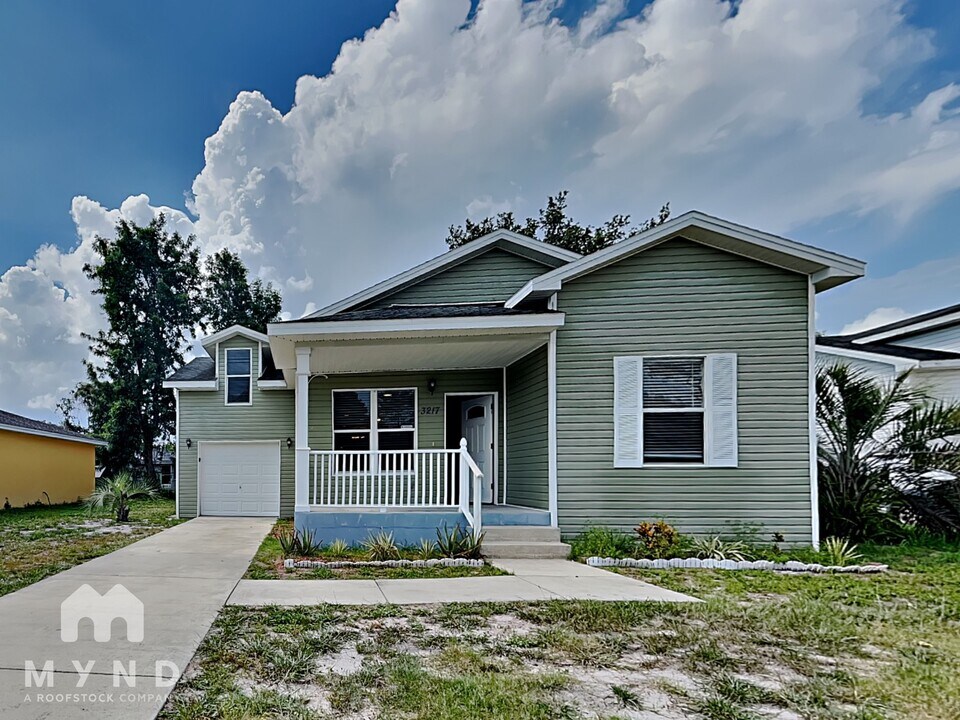 3217 Spooner Dr in Plant City, FL - Building Photo