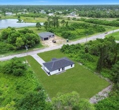 382 McArthur Blvd in Lehigh Acres, FL - Building Photo - Building Photo