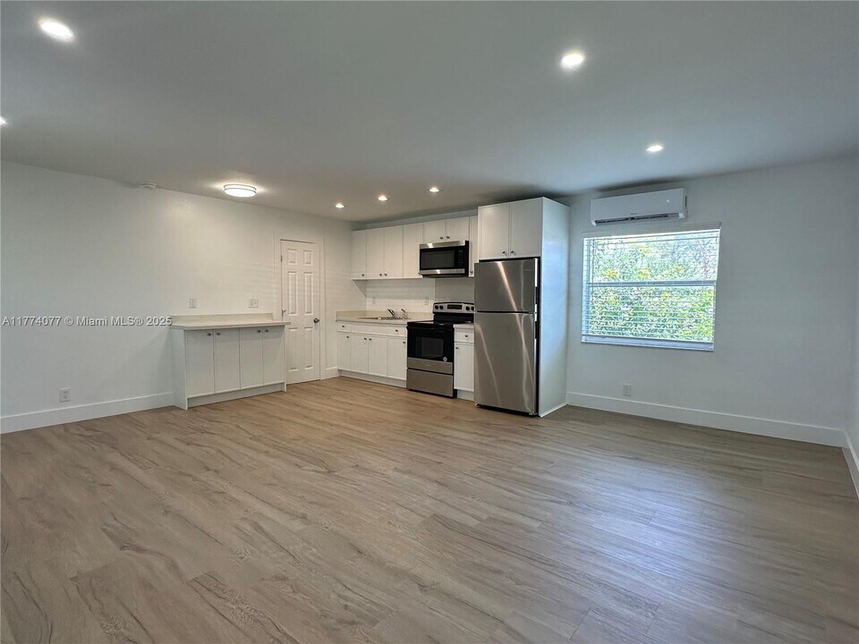 1413 N Dixie Hwy in Fort Lauderdale, FL - Building Photo