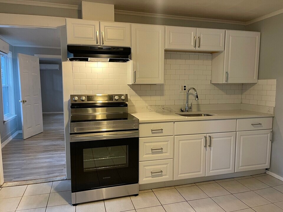 22 Knowlton St in Gardner, MA - Building Photo