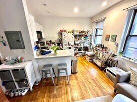 90A W Cedar St in Boston, MA - Building Photo