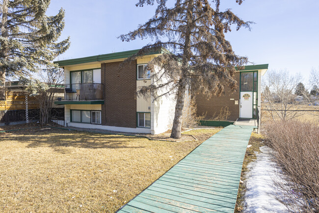 4404 4 St NW in Calgary, AB - Building Photo - Primary Photo