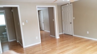 66 Haskell St, Unit #4 in Westborough, MA - Foto de edificio - Building Photo
