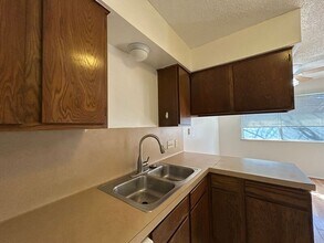 1405 W Braker Ln in Austin, TX - Foto de edificio - Building Photo