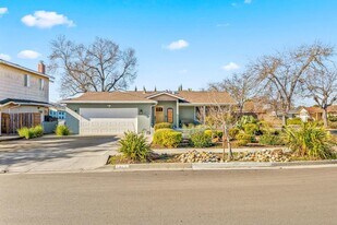 5825 Laguna Seca Way in San Jose, CA - Building Photo