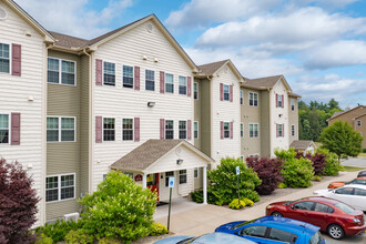 Golden Ridge Apartments in Monticello, NY - Foto de edificio - Building Photo