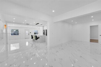 720 SW 60th Ave in Miami, FL - Building Photo - Building Photo