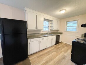 331 Woodberry Rd in West Columbia, SC - Foto de edificio - Building Photo
