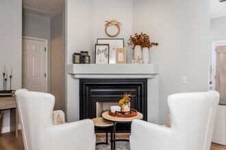 1954 Bristol St in Petaluma, CA - Building Photo - Building Photo