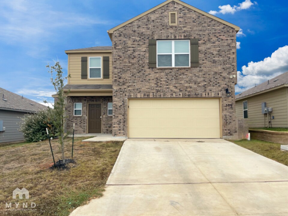 306 Saiga Dr in New Braunfels, TX - Building Photo