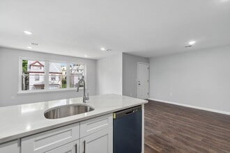 889 S 17th St in Newark, NJ - Building Photo - Building Photo