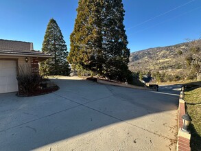 27500 Barkes Way in Tehachapi, CA - Building Photo - Building Photo