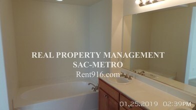 5301 E Commerce Way in Sacramento, CA - Building Photo - Building Photo