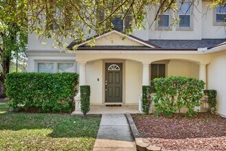 2454 Britney Lakes Ln in Jacksonville, FL - Building Photo - Building Photo