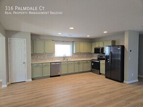 316 Palmdale Ct in Holly Springs, NC - Building Photo - Building Photo