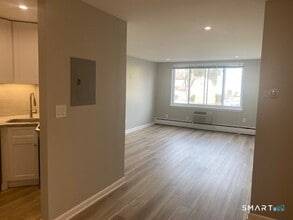 97 S Main St in West Hartford, CT - Building Photo - Building Photo