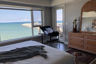 481 Mariners Way in Collingwood, ON - Building Photo