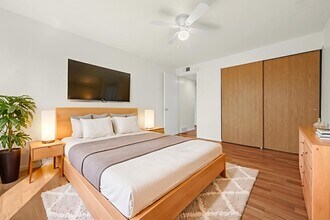 COURTYARD GARDENS APARTMENTS in St. Louis, MO - Foto de edificio - Building Photo