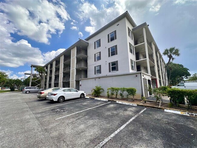 4899 NW 26th Ct in Lauderdale Lakes, FL - Building Photo - Building Photo