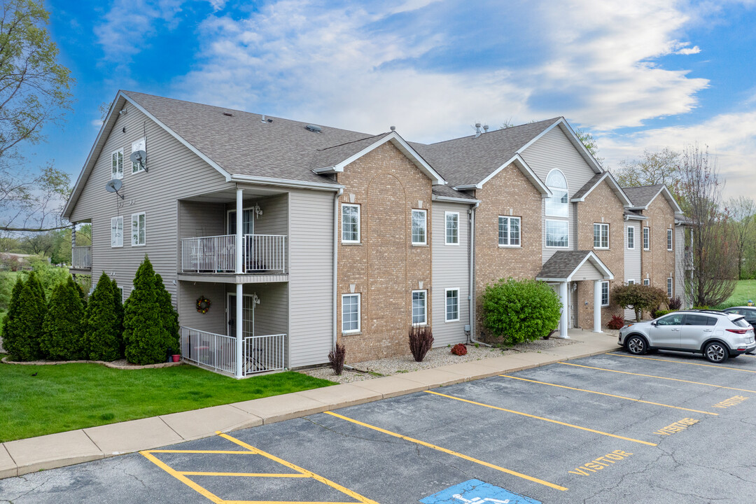 Longwood Condominiums in Highland, IN - Foto de edificio