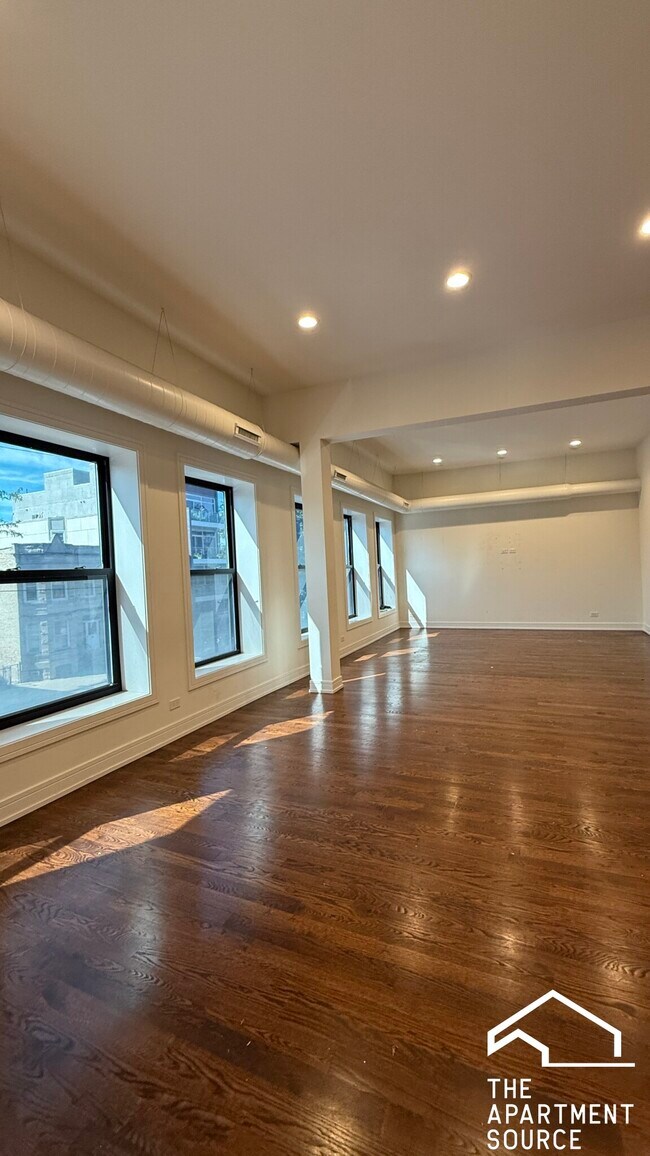 2500 W Chicago Ave in Chicago, IL - Building Photo - Building Photo