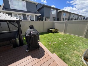 334 Lysander Pl in Ottawa, ON - Building Photo - Building Photo