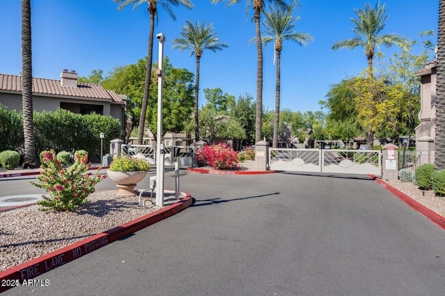 15050 N Thompson Peak Pkwy in Scottsdale, AZ - Building Photo - Building Photo