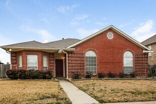 1330 Bogard Ln in Lewisville, TX - Building Photo