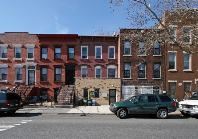 114 Patchen Ave in Brooklyn, NY - Building Photo - Building Photo