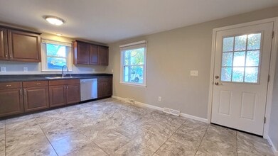 141 Bennett Rd in Cheektowaga, NY - Foto de edificio - Building Photo