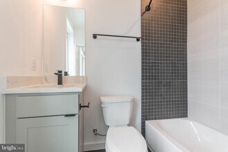 437 N 35th St in Philadelphia, PA - Foto de edificio - Building Photo