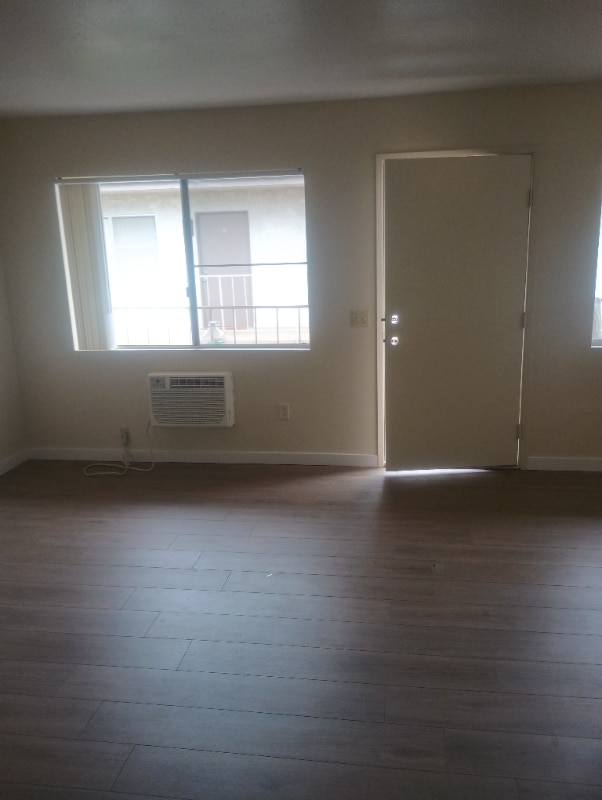 9415 California Ave in Riverside, CA - Foto de edificio - Building Photo