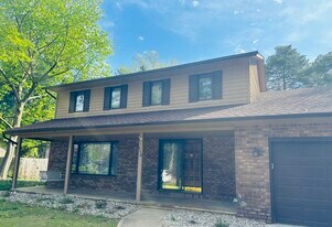 112 Minges Forest Ln in Battle Creek, MI - Building Photo
