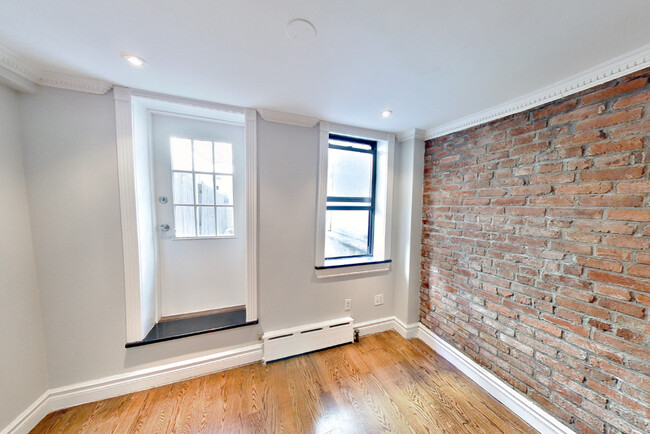 218 Avenue A in New York, NY - Building Photo - Building Photo