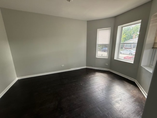 property at 5121 S Loomis Blvd