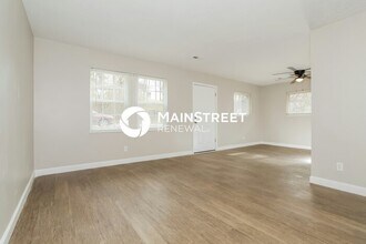 6947 Gracely Dr in Cincinnati, OH - Building Photo - Building Photo