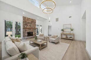 2306 Mill Lake Dr in Houston, TX - Building Photo