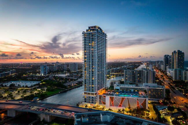 Hyde Beach House in Hollywood, FL - Building Photo - Building Photo