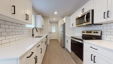 531 Regent Ave E in Winnipeg, MB - Building Photo - Building Photo