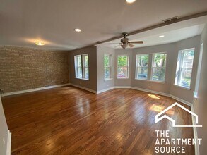 6504 N Washtenaw Ave, Unit 3 in Chicago, IL - Foto de edificio - Building Photo