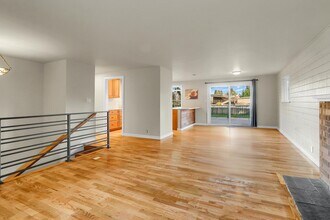 6124 123rd Ave NE in Kirkland, WA - Building Photo - Building Photo