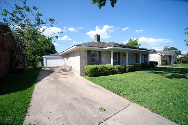 12526 Lima Dr in Houston, TX - Foto de edificio - Building Photo