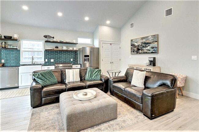 property at 224 E Oaks Ave