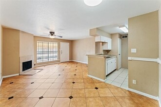 10100 S Gessner Rd in Houston, TX - Building Photo - Building Photo