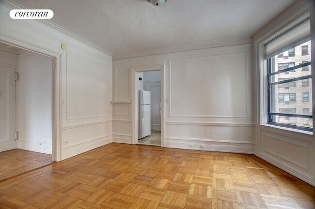315 W 102nd St in New York, NY - Building Photo - Building Photo
