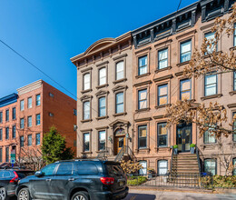 716 Hudson St in Hoboken, NJ - Building Photo - Building Photo